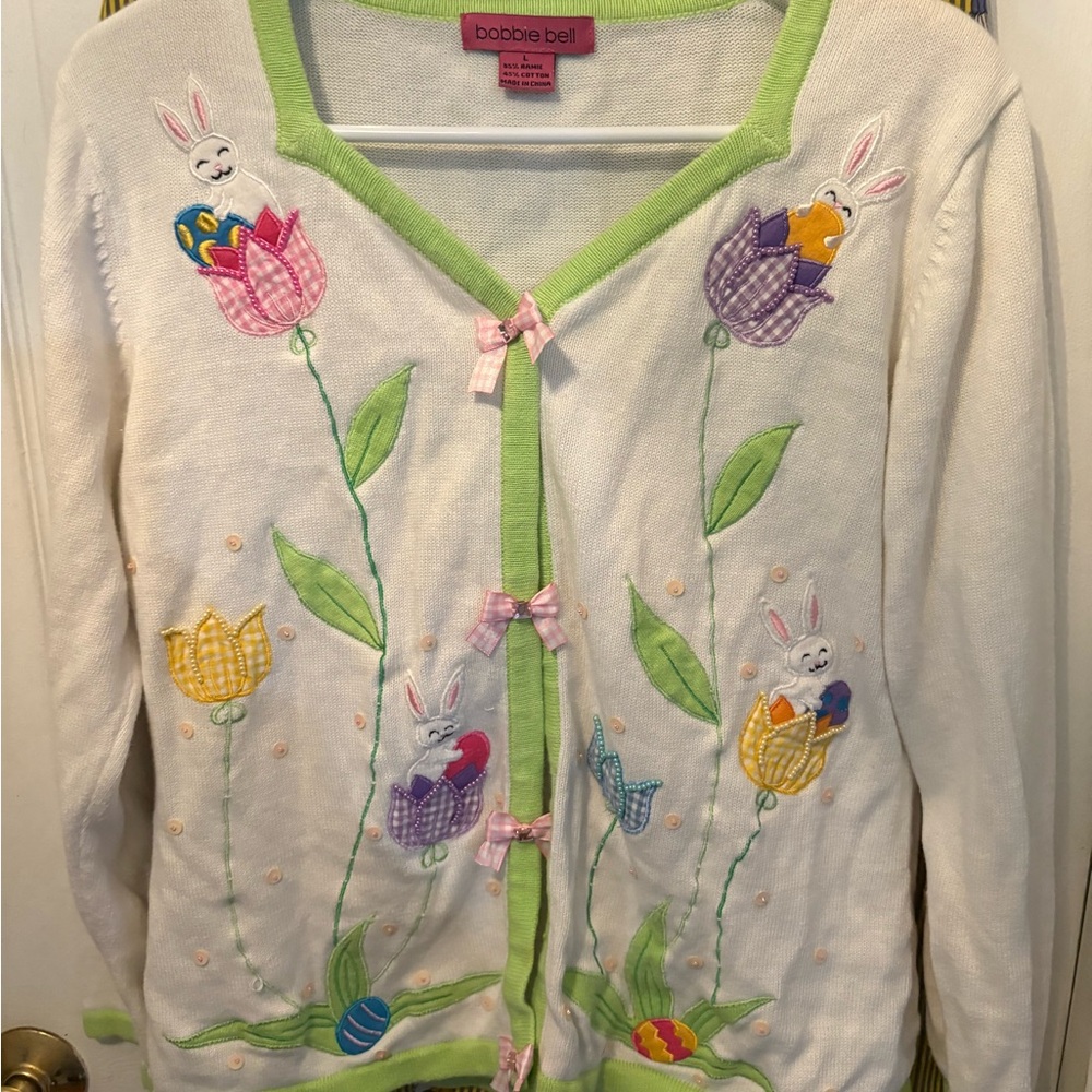 Women's Cream‎ Sweater with Green Accents
